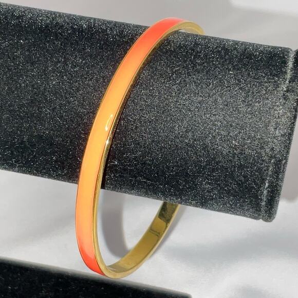 J CREW ORANGE ENAMEL GOLD TONE DESIGNER BANGLE BRACELET 3” - Picture 2 of 8